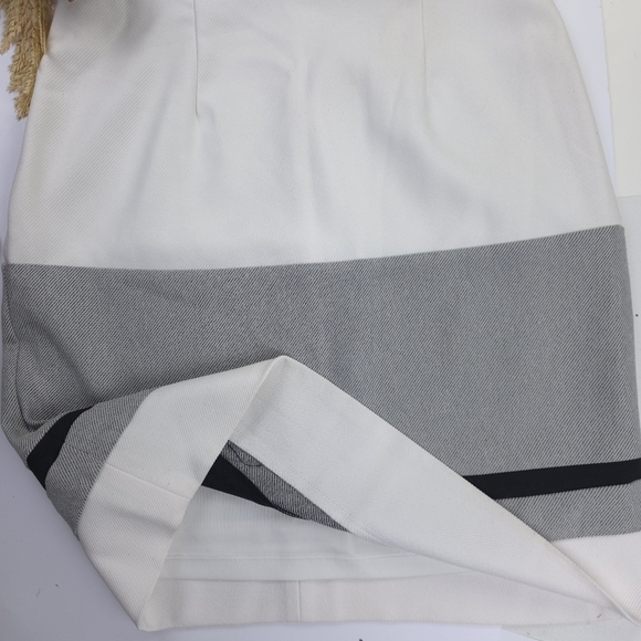 Sandra Darren Elegant Off White and Gray Striped Dress Sz 10 - Picture 3 of 12